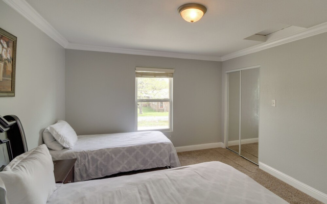photo 5 of Gulfport Condo w/ Private Balcony - Walk to Beach!
