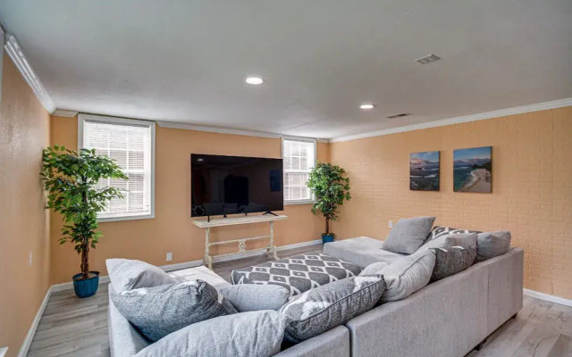 photo 4 of Gulfport Vacation Rental w/ Patio & Game Room!