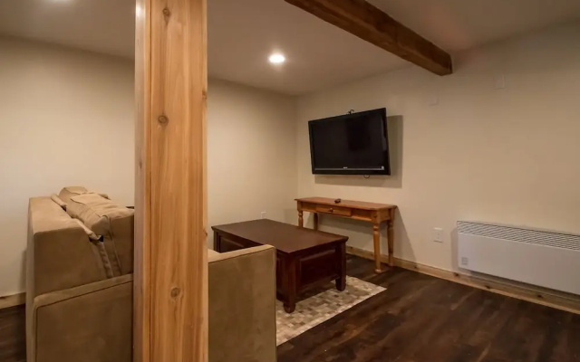 photo 2 of Guten Cabin