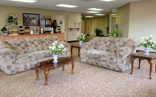 photo 2 of H3 Inn & Suites - LAX Airport - Los Angeles