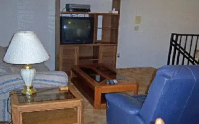 photo 4 of Hacienda Court