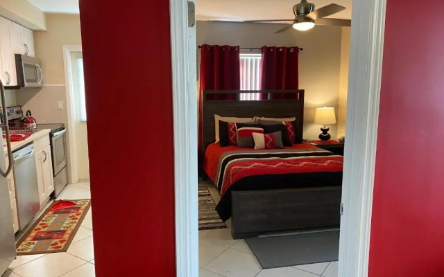 photo 2 of Hainsley Apartments at 1136