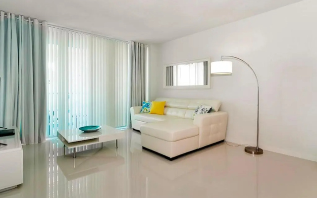 photo 5 of Hallandale 11D