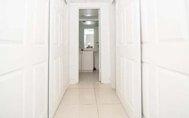 photo 5 of Hallandale 9E