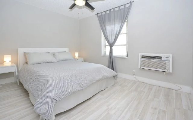 photo 4 of Hallandale Beach Apartments