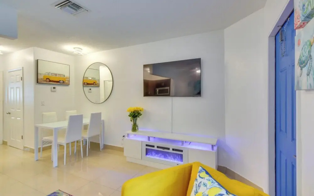 photo 2 of 2 Mi to Ocean: Dog-friendly Hallandale Beach Condo