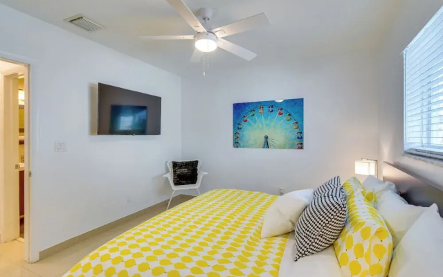 photo 5 of 2 Mi to Ocean: Dog-friendly Hallandale Beach Condo
