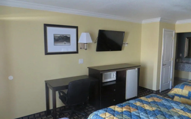 photo 5 of Hallmarc Inn