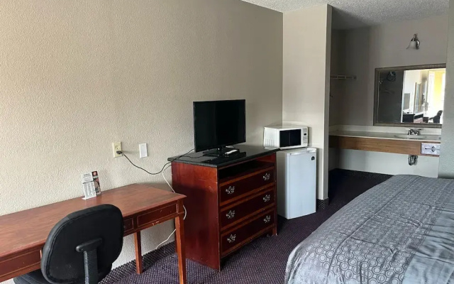photo 3 of Hallmark Inn  Suites