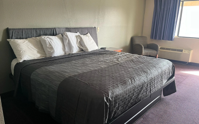 photo 2 of Hallmark Inn and Suites