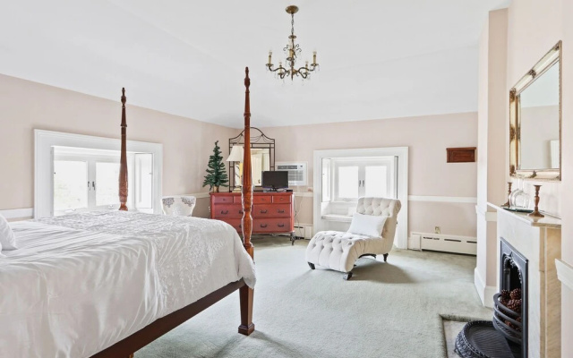 photo 5 of The Hamilton Hoppin House