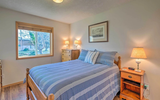 photo 4 of Hammond Home 2 Blocks to Marina & Columbia River!