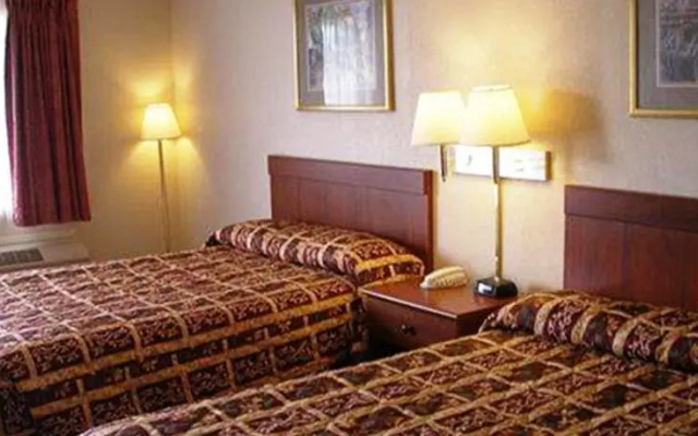 photo 4 of Hampton Bay Plaza & Suite