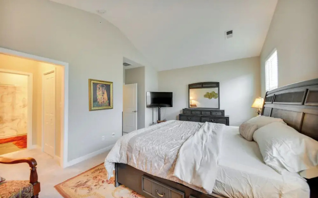 photo 3 of Hampton Condo: By Convention Center & Coliseum!