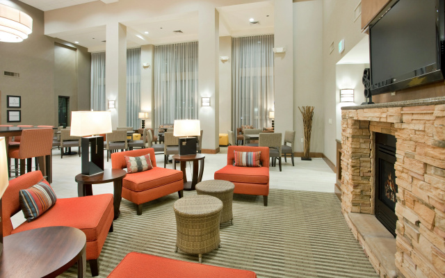 photo 2 of Hampton Inn & Suites Phoenix Glendale-Westgate