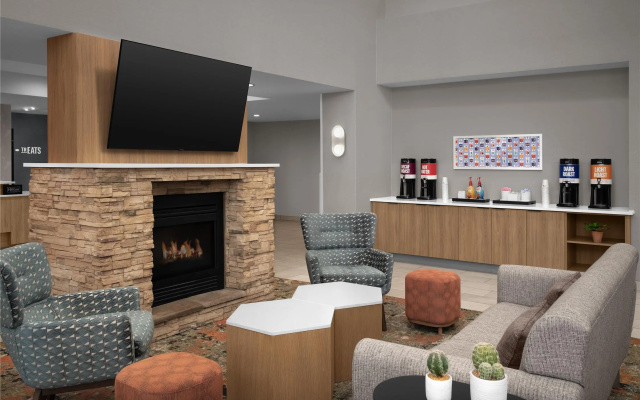 photo 5 of Hampton Inn & Suites Phoenix Glendale-Westgate