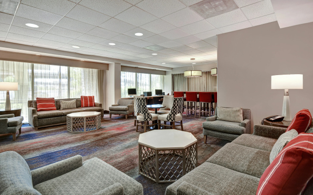 photo 2 of Hampton Inn & Suites Alexandria Old Town Area South