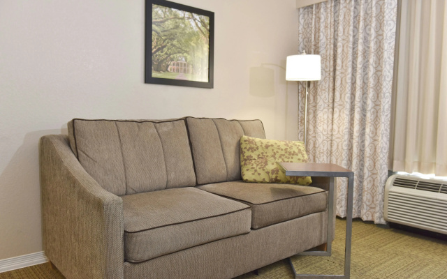 photo 3 of Hampton Inn & Suites Alexandria
