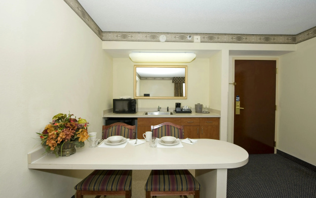 photo 4 of Hampton Inn & Suites Atlanta Airport North I-85