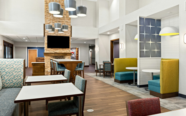 photo 3 of Hampton Inn & Suites Canton