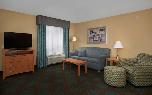 photo 5 of Hampton Inn & Suites Canton