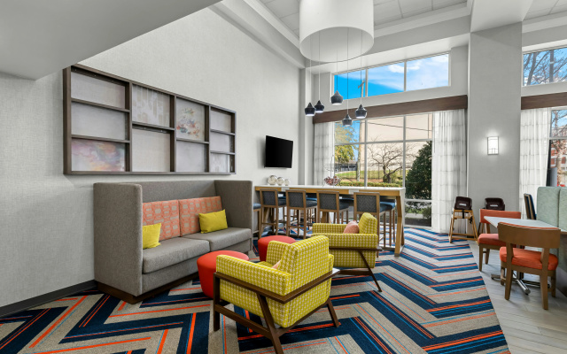 photo 2 of Hampton Inn & Suites Charlotte Airport