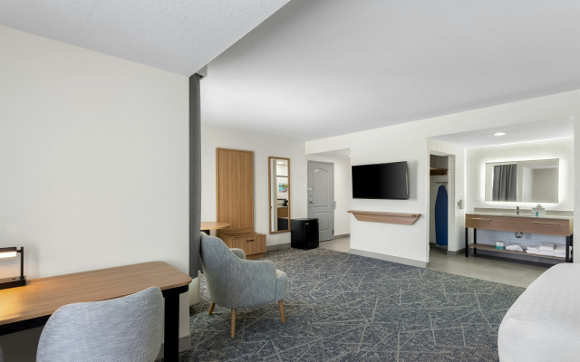 photo 3 of Hampton Inn & Suites Chicago Deer Park