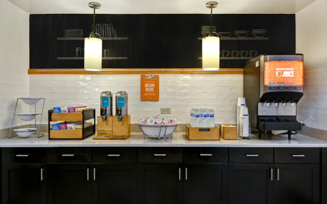 photo 3 of Hampton Inn & Suites Clearwater/St. Petersburg-Ulmerton Road, FL