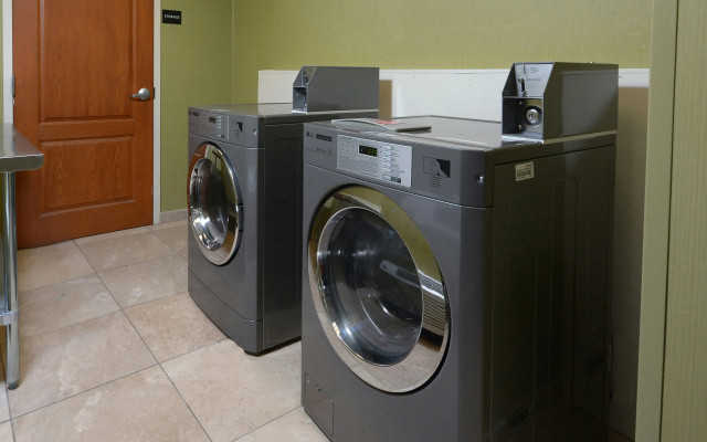 photo 4 of Hampton Inn & Suites Clinton - I-26