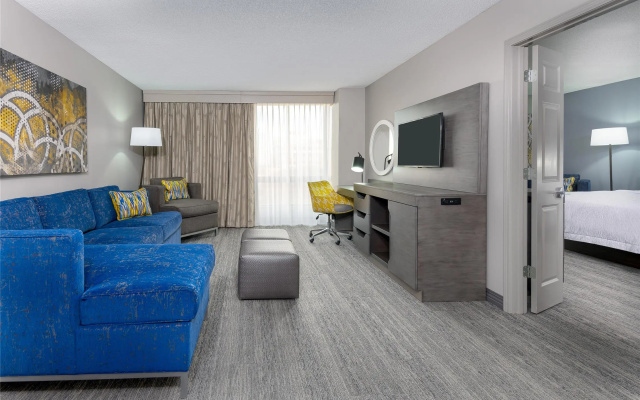 photo 3 of Hampton Inn & Suites Kansas City-Country Club Plaza