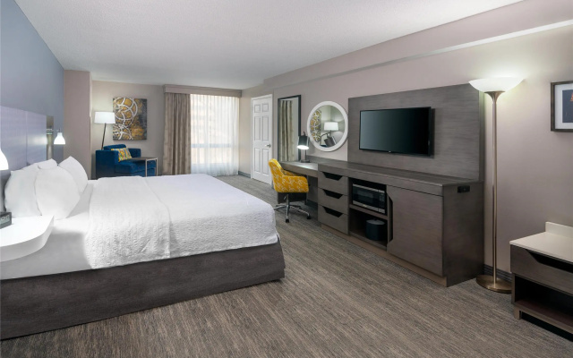 photo 5 of Hampton Inn & Suites Kansas City-Country Club Plaza