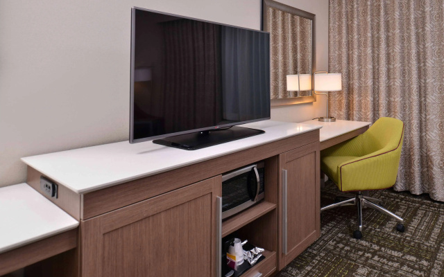 photo 4 of Hampton Inn & Suites Dallas Market Center