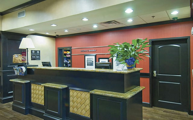 photo 2 of Hampton Inn & Suites Decatur