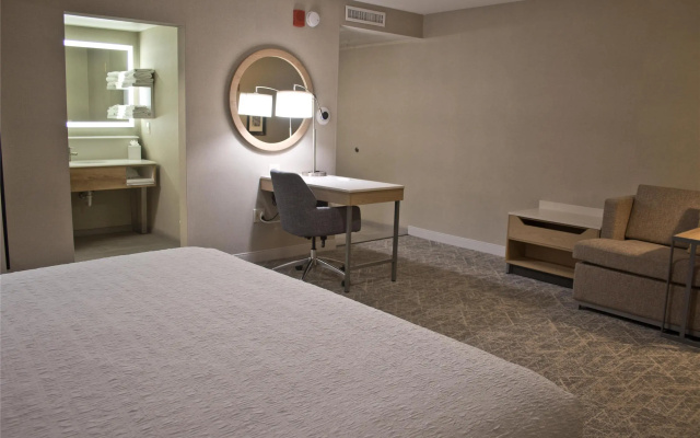 photo 4 of Hampton Inn & Suites Denver-Speer Boulevard