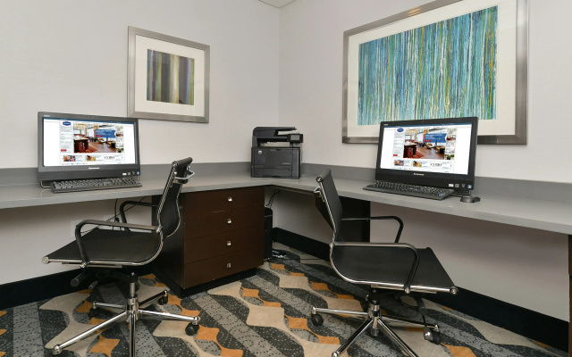 photo 4 of Hampton Inn & Suites Des Moines Downtown