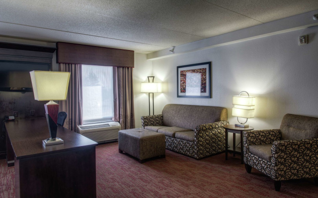 photo 4 of Hampton Inn & Suites Detroit / Airport - Romulus