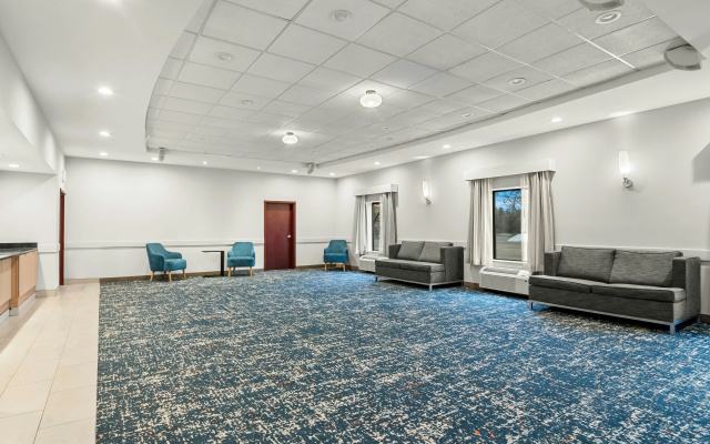 photo 3 of Hampton Inn & Suites Detroit-Canton