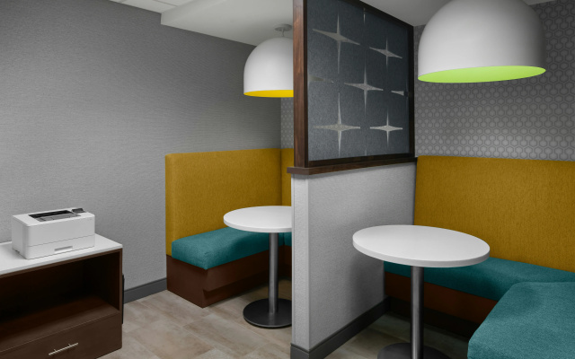 photo 2 of Hampton Inn & Suites Grand Rapids-Airport 28th St