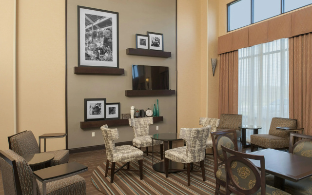 photo 3 of Hampton Inn & Suites Grand Rapids-Airport 28th St