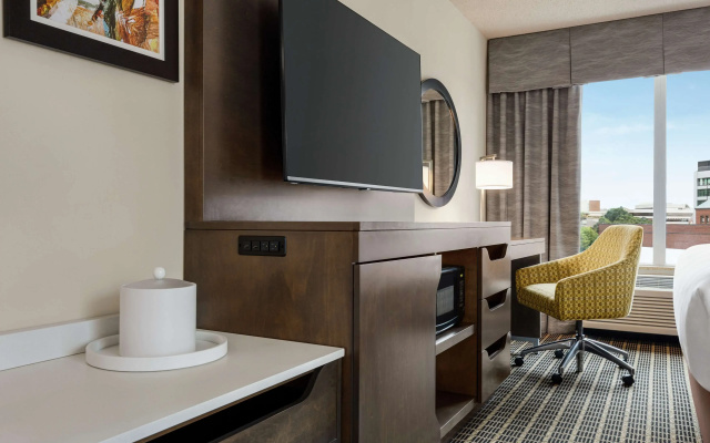 photo 4 of Hampton Inn & Suites Greenville-Downtown-RiverPlace