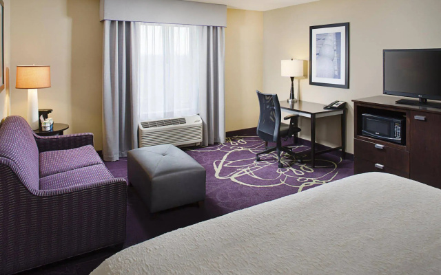 photo 2 of Hampton Inn & Suites Lansing West