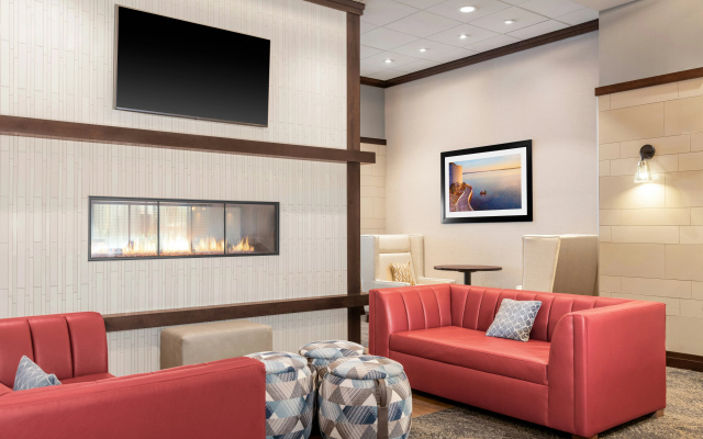 photo 2 of Hampton Inn & Suites Madison / Downtown