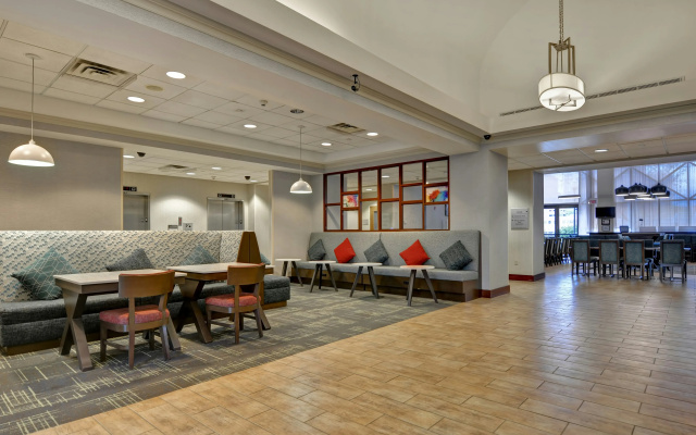 photo 2 of Hampton Inn & Suites Newark-Harrison-Riverwalk