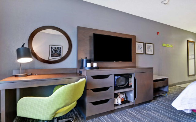 photo 5 of Hampton Inn & Suites Newark-Harrison-Riverwalk