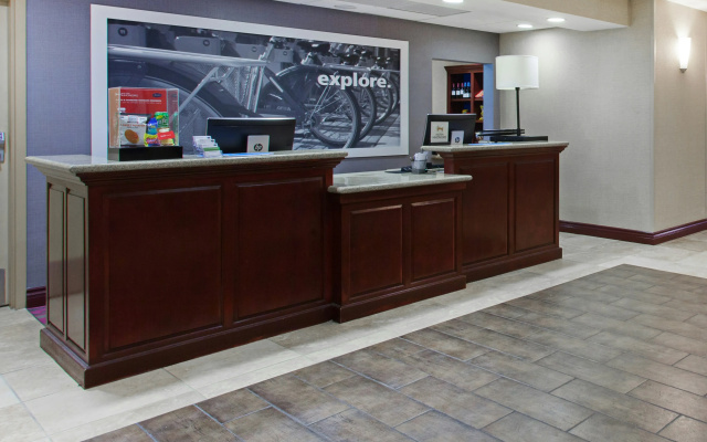 photo 2 of Hampton Inn & Suites Oakland Airport-Alameda