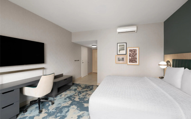 photo 3 of Hampton Inn & Suites Oakland Airport-Alameda