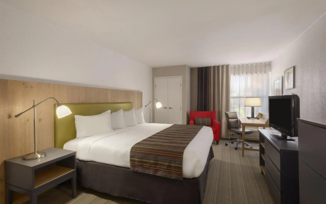 photo 3 of GreenTree Inn & Suites Phoenix Sky Harbor
