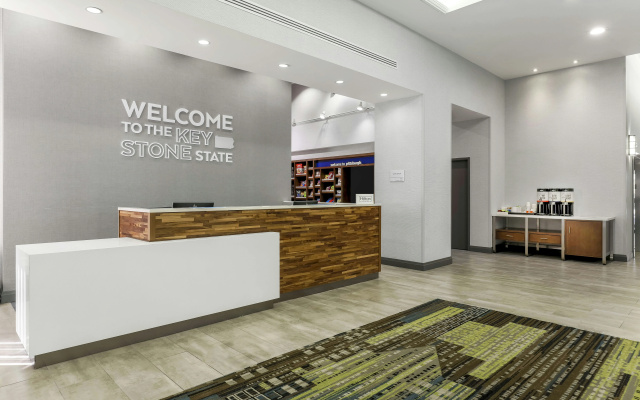 photo 2 of Hampton Inn & Suites Pittsburgh-Downtown