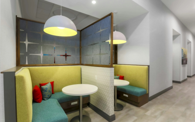 photo 3 of Hampton Inn & Suites Pittsburgh-Downtown