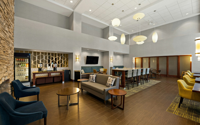 photo 2 of Hampton Inn & Suites Poughkeepsie
